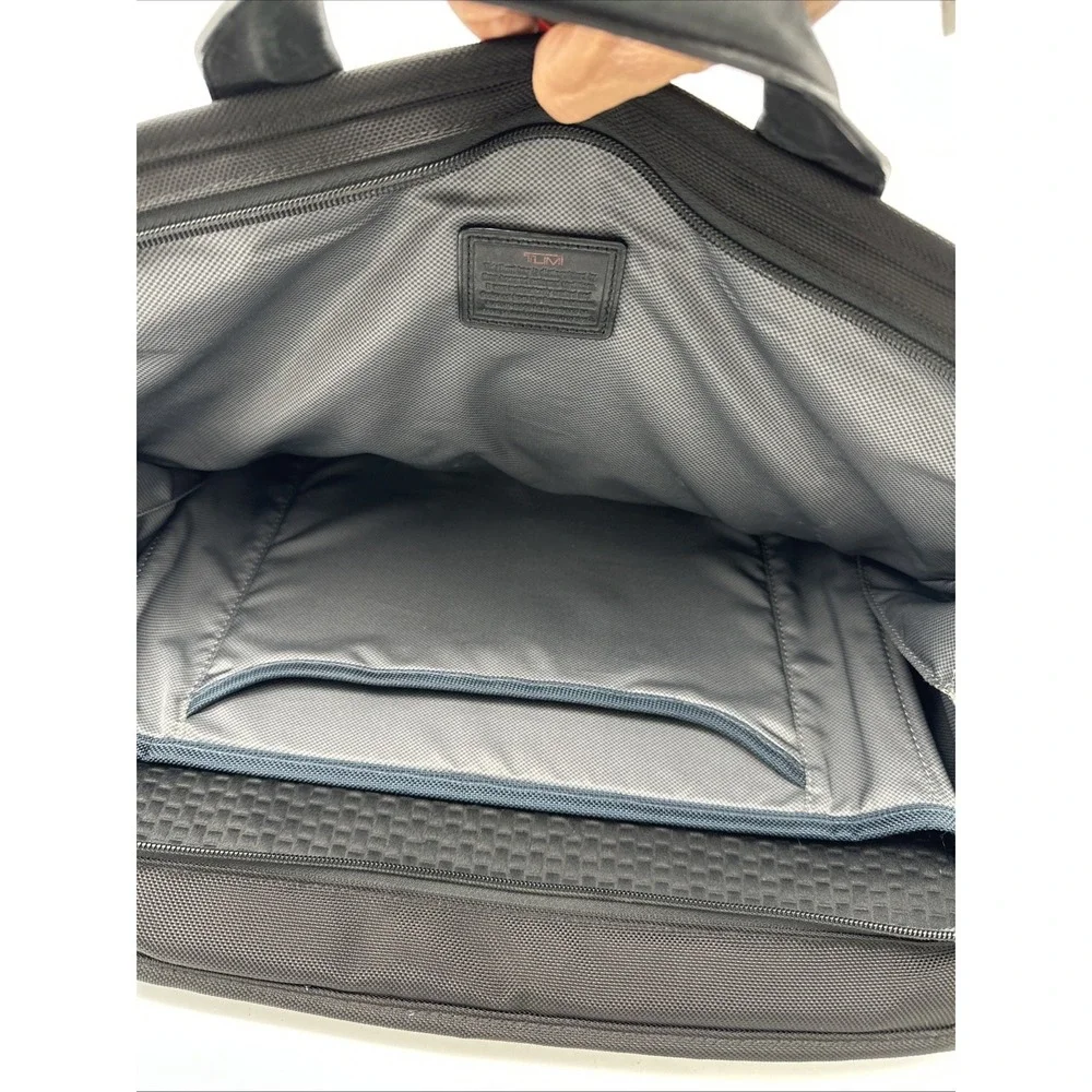 Tumi Alpha 2 Compact Large Screen Briefcase Laptop Bag Nylon Black 26114D2 Read
